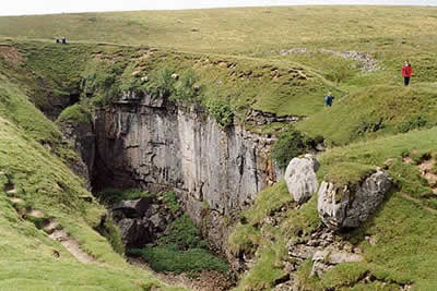 Hull Pot is located on the western slopes of Pen-y-ghent