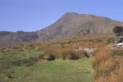 Moel Siabod on the approach path from Pont Cyfyng