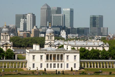 Greenwich - high rise in Canary Wharf from Greenwich Park