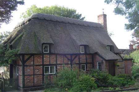 Delightful thatched cottage near Michael's Field, Hannington
