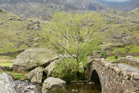 Humpback bridge at the start of the walk up to Cwm Glas