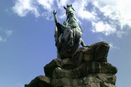 Bronze statue of George III at the top of Snow Hill