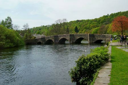 Newby bridge is first crossing on outlet of Lake Windermere