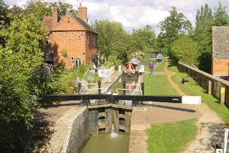 Cropredy Lock on the Oxford Canal, Oxfordshire
